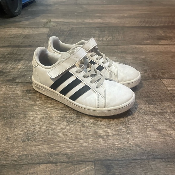 Boys Adidas Sneakers - Picture 1 of 4